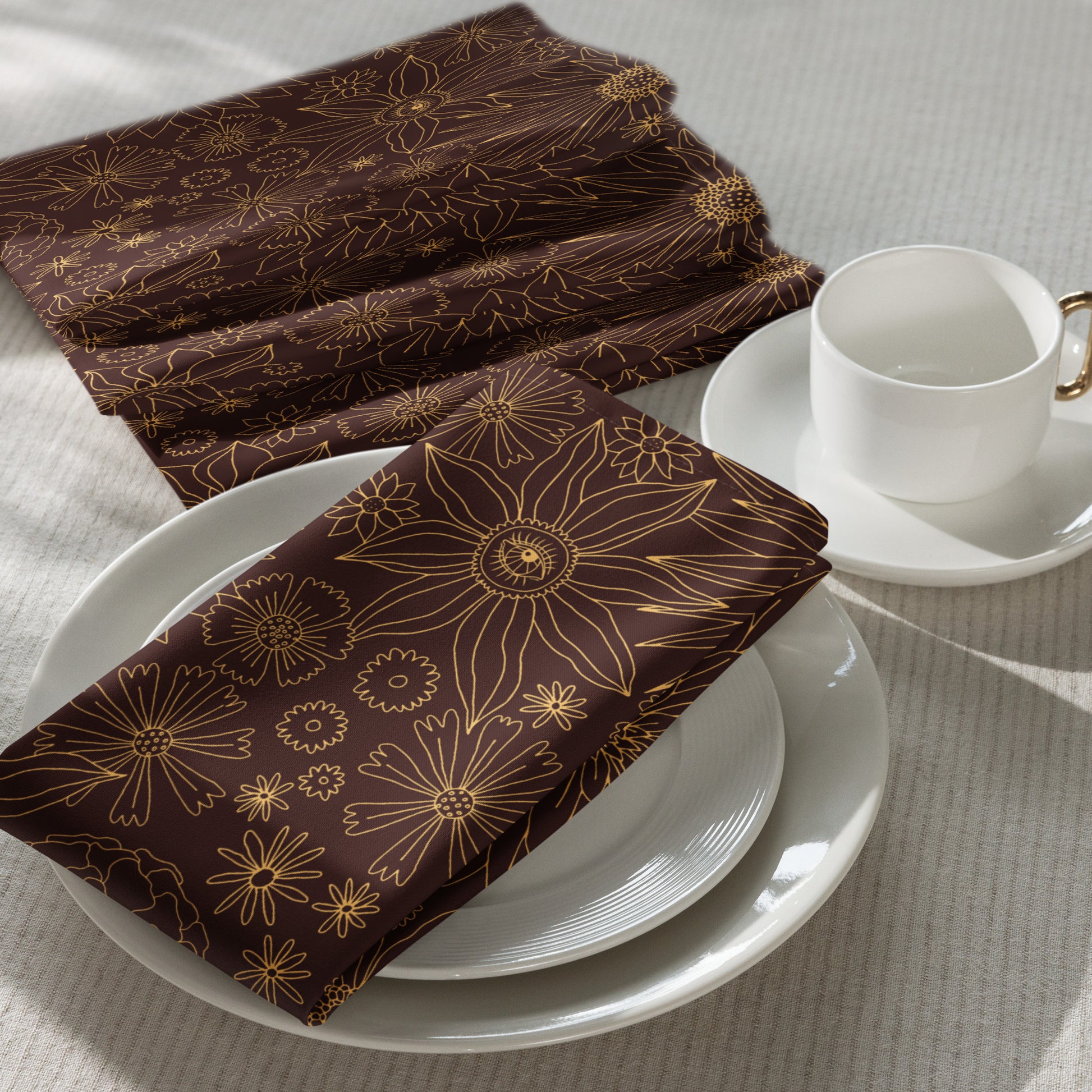 Boho mudcloth napkins set with neutral tribal print for modern kitchens.