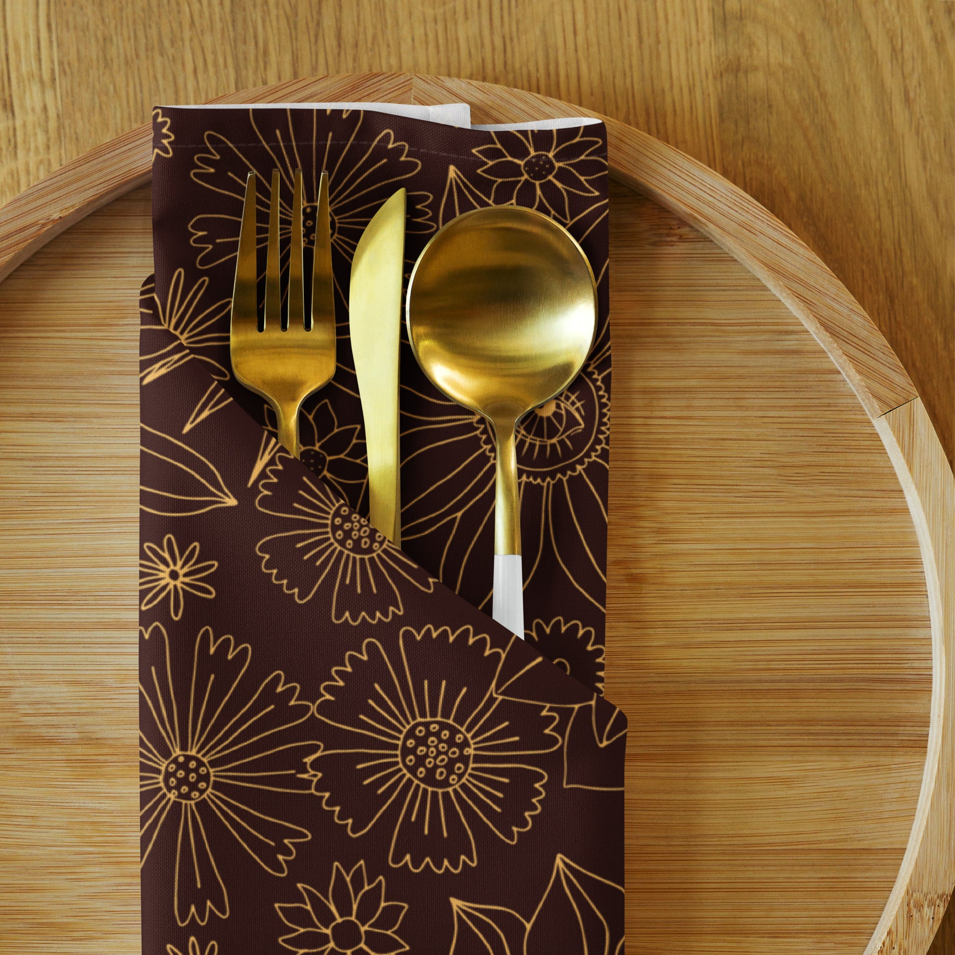 Boho mudcloth napkins set with neutral tribal print for modern kitchens.